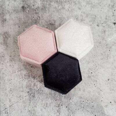 Velvet Ring Box: Black