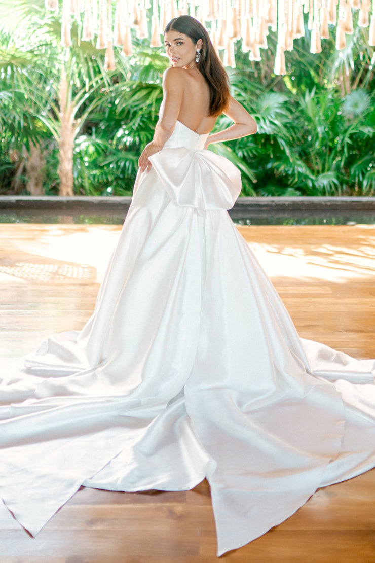 Nella with Bow | Wtoo - Watters