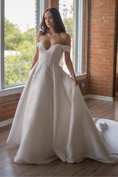 Wtoo Boady by Watters The Boady gown features a timeless yet modern silhouette with detachable sleeves and an exaggerated train in our new Majesty Mikado. The dramatic bodice seaming, and draped sleeve detail add visual interest while still being easy to wear for a modern classic bridal moment.