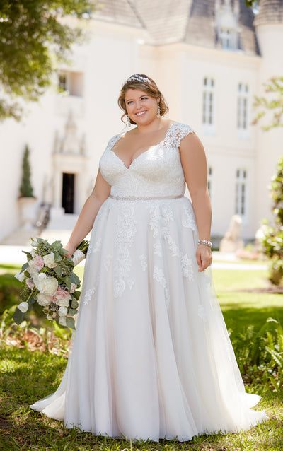 ROMANTIC LACE PLUS SIZE WEDDING DRESS WITH CAMEO BACK