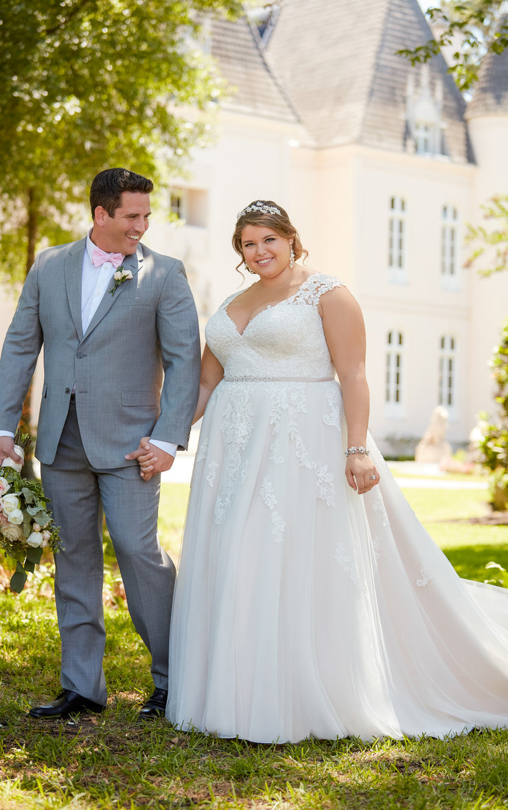ROMANTIC LACE PLUS SIZE WEDDING DRESS WITH CAMEO BACK