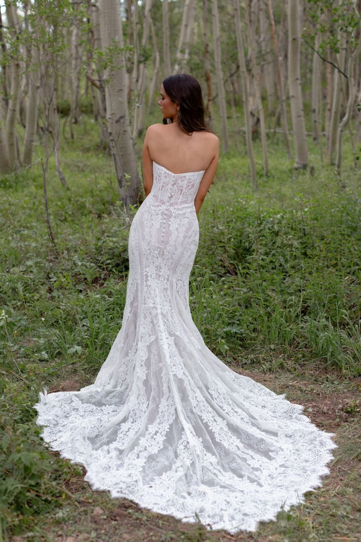 Allure Bridals Wilderly Style: F226 - Charli Completely timeless as a strapless look and completely captivating with detachable statement sleeves, this sheath gown is jaw-dropping.